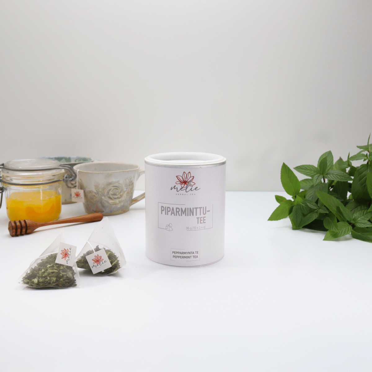 Piparminttu yrttitee